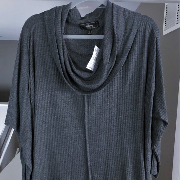 "SOLD" - Gray Waffle Knit Top - Size L - Picture 1 of 5